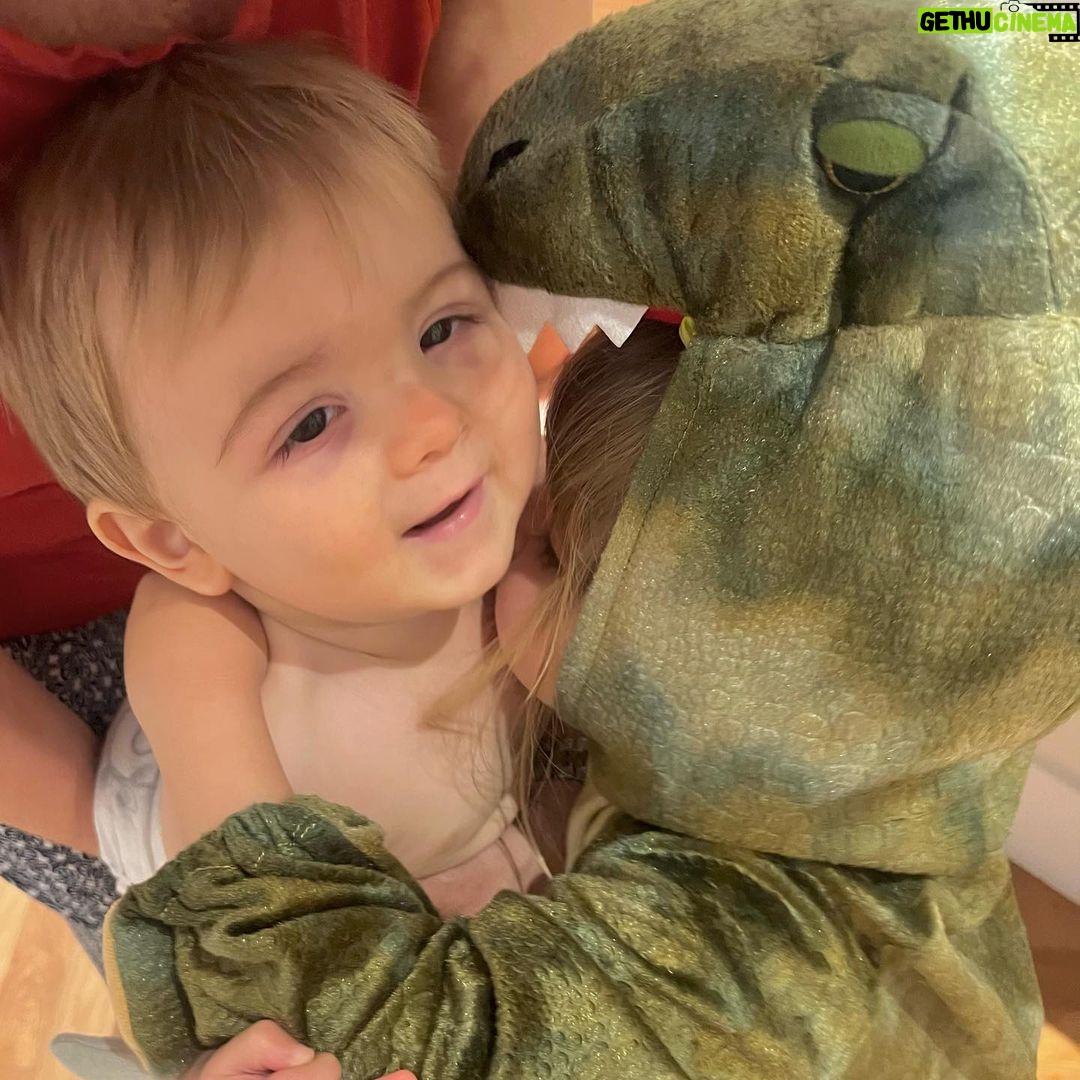 Júlia Mendes Instagram - Resumo de um dia perfeito com meu dinossauro favorito!♥️🦖
