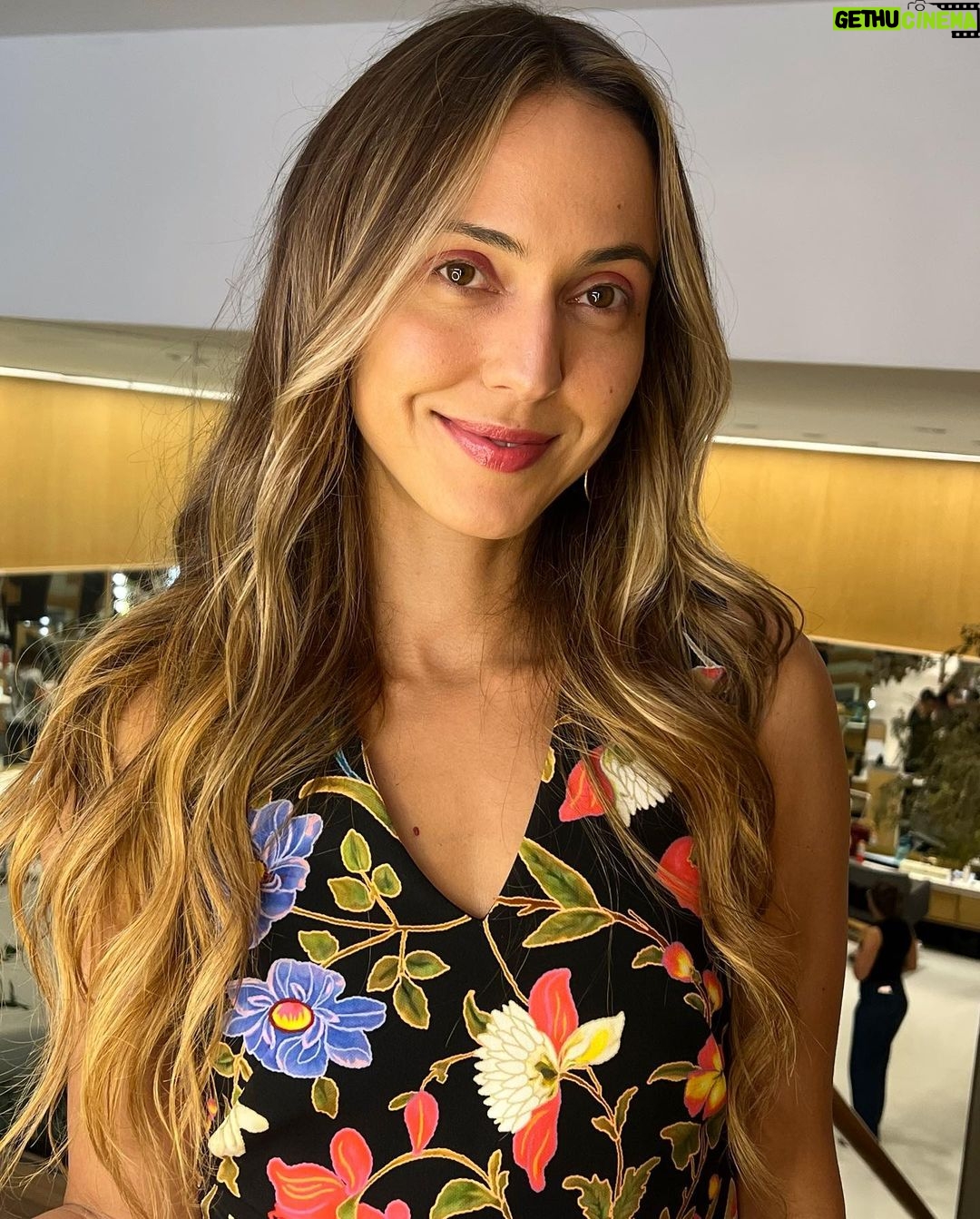 Júlia Mendes Instagram - Já estava com saudades! @getuliocrz obrigada por sempre me iluminar com perfeição! ✨✨✨ A morena iluminada voltou gente!! E aí?! Gostaram?!