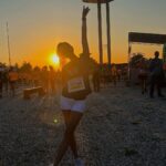 Júlia Mendes Instagram - A corrida não é só um esporte, ela é uma demonstração diária de superação! Depois de ficar 3 meses parada por conta de uma fratura por stress, eu fui voltando aos pouquinhos, respeitando meus limites e entendendo que treino leve também é treino né coach @brunoreispersonal ?! E hoje, despretensiosamente, fui correr essa prova com meus amigos apenas para me divertir e me surpreendi com esse 3º lugar na minha categoria! Volto a repetir: a corrida não é só um esporte, ela me mostra diariamente que eu tenho dentro de mim uma força que eu mesma desconheço! Obrigada a todos os envolvidos! Vocês sabem quem são!♥️🏃🏻‍♀️