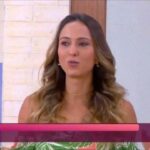 Júlia Mendes Instagram - Eu não sou do tipo de pessoa blasé, que faz a fina e age naturalmente diante de novas conquistas. Não nasci para ser assim. Sou uma entusiasta da vida e a paixão é o meu maior combustível! Vocês sabem o quanto batalho para realizar os meus sonhos. Sempre procuro me entregar de corpo e alma em tudo o que eu faço. Então não teria como eu não dividir com vocês a minha imensa alegria de ter participado hoje, ao vivo, do programa mais você. Construí esse canal aqui no Instagram como fazem as formiguinhas, com muita dedicação, foco, esmero, amor e cuidado. Na verdade eu não construí nada, nós é que construímos, juntos! Eu e vocês! E hoje é um dia para ser celebrado. Estar em rede nacional, em um programa com a dimensão e o alcance que tem, não é pra qualquer um. Devo isso a mim e a vocês! Somos uma baita família de formiguinhas e juntos vamos longe. Sempre em frente! Obrigada por tanta torcida, tanto carinho. Vocês são demais e fazem parte disso tudo!♥️