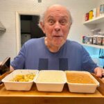 Júlia Mendes Instagram - Em tempos de Instagram e de redes sociais e de um mundo onde a maior preocupação das pessoas é mostrar que está feliz do que realmente ser, passar o feriadinho com meu pai, em casinha, comendo strogonoff e chocolate me parece a mais autêntica forma de felicidade. ♥️ (o último vídeo kkk )