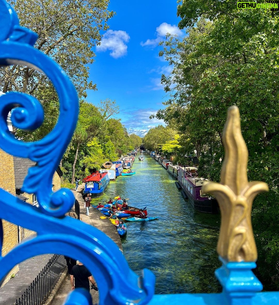 Júlia Mendes Instagram - Um dia em Little Venice! Um bairro cinematográfico. Como não se apaixonar? ✨🌺🛶💖