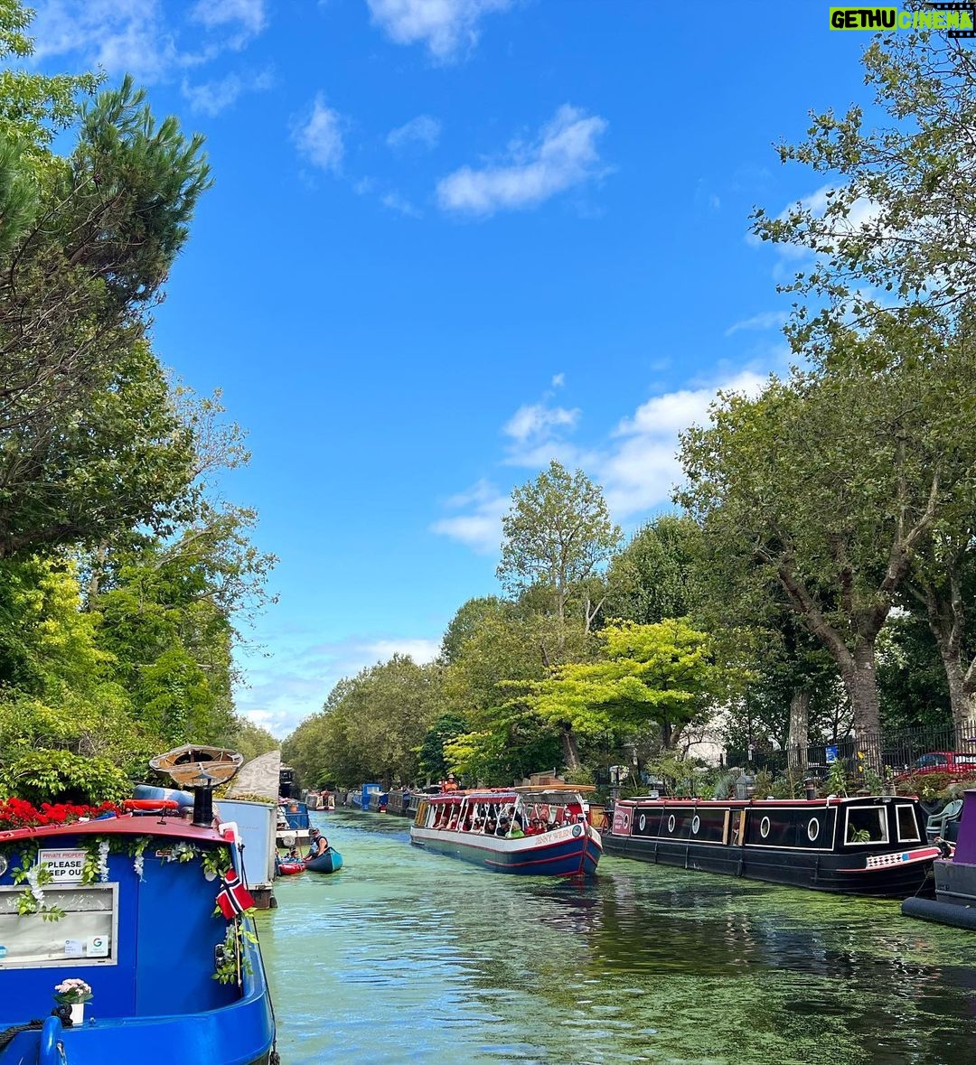Júlia Mendes Instagram - Um dia em Little Venice! Um bairro cinematográfico. Como não se apaixonar? ✨🌺🛶💖