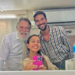 Júlia Mendes Instagram - Um ano de “Mar do Sertão”! Como o tempo voa! Pra mim, esse trabalho foi muito além de gravar uma novela. Mar do sertão foi literalmente um mar de afetos! Quantas pessoas maravilhosas trabalhando juntas! Que prazer eu tinha em ir gravar e encontrar toda a nossa equipe. E hoje, a saudade que fica, é a prova incontestável de um trabalho que transbordou amor do início ao fim. ♥️