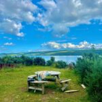Júlia Mendes Instagram - Eu sei que a natureza é algo inexplicável mas hoje ela passou dos limites! Que dia inesquecível! 😍🦖🙌🏼✨obs: na última foto, biólogos dirão que é montagem mas eu digo que foi sorte! Kkk Loch Ness, Highlands, Scotland!!
