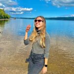 Júlia Mendes Instagram - Eu sei que a natureza é algo inexplicável mas hoje ela passou dos limites! Que dia inesquecível! 😍🦖🙌🏼✨obs: na última foto, biólogos dirão que é montagem mas eu digo que foi sorte! Kkk Loch Ness, Highlands, Scotland!!