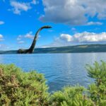 Júlia Mendes Instagram - Eu sei que a natureza é algo inexplicável mas hoje ela passou dos limites! Que dia inesquecível! 😍🦖🙌🏼✨obs: na última foto, biólogos dirão que é montagem mas eu digo que foi sorte! Kkk Loch Ness, Highlands, Scotland!!