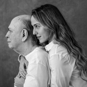 Júlia Mendes Instagram - Pai. Apenas três letrinhas mas um significado imenso e eu ainda tirei a sorte grande por compreender o sentido dessa palavra através de você. Obrigada por sempre me mostrar o lado bom da vida, ou melhor: por me fazer olhar o lado bom das coisas mesmo quando tudo parece desabar. Obrigada por me mostrar diariamente que o bom humor salva, e que sem ele estaríamos perdidos. Meu melhor amigo, meu conselheiro, meu parceiro de vida e claro: o melhor blogueiro vintage que a internet já viu! Viva o seu dia que é hoje, mas que são todos os outros também, porque pai não tem um único dia, pai é pra toda hora, pai é pra sempre! Te amo infinito parceirinho!♥️

Fotos da minha fotógrafa maravilhosa: @danijustusfotografia