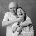 Júlia Mendes Instagram - Pai. Apenas três letrinhas mas um significado imenso e eu ainda tirei a sorte grande por compreender o sentido dessa palavra através de você. Obrigada por sempre me mostrar o lado bom da vida, ou melhor: por me fazer olhar o lado bom das coisas mesmo quando tudo parece desabar. Obrigada por me mostrar diariamente que o bom humor salva, e que sem ele estaríamos perdidos. Meu melhor amigo, meu conselheiro, meu parceiro de vida e claro: o melhor blogueiro vintage que a internet já viu! Viva o seu dia que é hoje, mas que são todos os outros também, porque pai não tem um único dia, pai é pra toda hora, pai é pra sempre! Te amo infinito parceirinho!♥️ Fotos da minha fotógrafa maravilhosa: @danijustusfotografia
