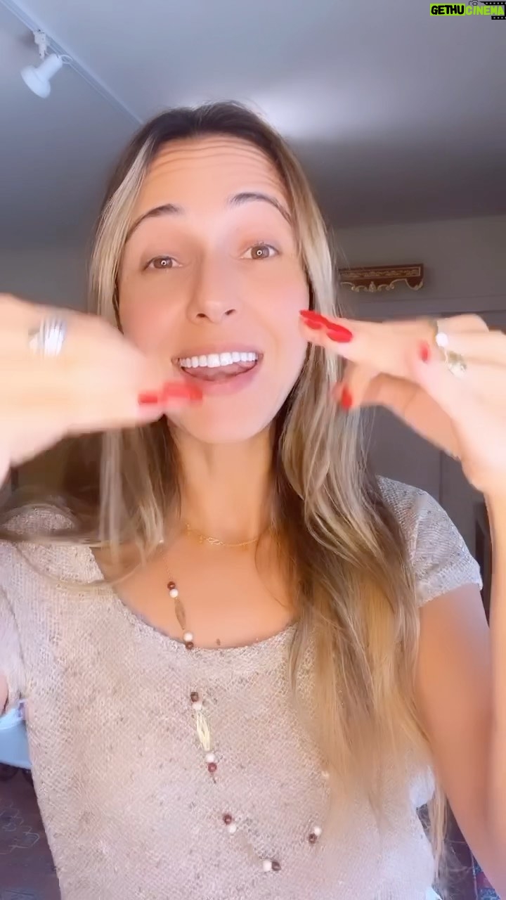 Júlia Mendes Instagram - Não espere ter mais passado do que futuro pra se dar conta do privilégio que é viver! 🙌🏼