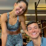 Júlia Mendes Instagram – Se eu pudesse dar um conselho pro mundo seria: façam algum exercício e se divirtam! Isso muda a sua vida. Isso é mil vezes melhor do que qualquer remédio. Isso me salva todos os dias! Viva a endorfina e tudo o que ela promove dentro da gente! 😅💫🙌🏼💙 já liberou a sua hoje?