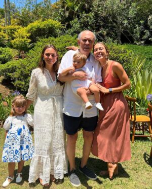 Júlia Mendes Instagram - Um dia cheio de amor! Batizado e 1 ano do meu sobrinho que é também meu afilhado. Esses pequenos são minha vida! Ser tia é algo inexplicável! Obrigada por me dar esse presente! @mcm654 ♥️
