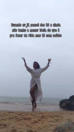 Júlia Mendes Instagram - É TBT mas o pior é que continua sendo super atual ! Alguém mais?? kkkkring 😂