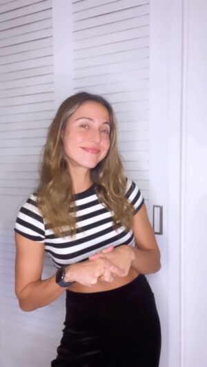 Júlia Mendes Instagram - Agir com coerência. Nesses novos tempos chega a ser afrodisíaco kkkk