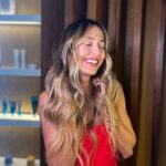 Júlia Mendes Instagram - Amor próprio é tudo! Mas o que uma morena iluminada não faz com a nossa autoestima? Você arrasa demais @getuliocrz ♥️ E aí gente? Gostaram?