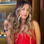 Júlia Mendes Instagram - Amor próprio é tudo! Mas o que uma morena iluminada não faz com a nossa autoestima? Você arrasa demais @getuliocrz ♥️ E aí gente? Gostaram?