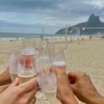 Júlia Mendes Instagram - Fechando um ciclo e abrindo o horizonte pro novo! Que venha cheio de saúde para que possamos continuar realizando os nossos sonhos!💫🙌🏼🙏🏼🥂
