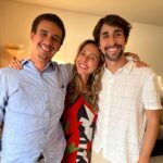 Júlia Mendes Instagram - Feliz Natal pra todos vocês! É tempo de agradecer por ter quem a gente tem! ♥️🎄💫🙏🏼
