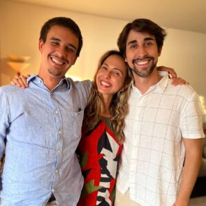 Júlia Mendes Instagram - Feliz Natal pra todos vocês! É tempo de agradecer por ter quem a gente tem! ♥️🎄💫🙏🏼