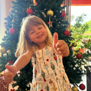 Júlia Mendes Instagram - Feliz Natal pra todos vocês! É tempo de agradecer por ter quem a gente tem! ♥️🎄💫🙏🏼