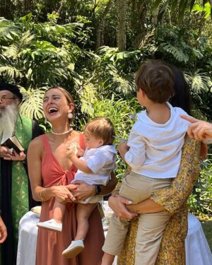 Júlia Mendes Instagram - Um dia cheio de amor! Batizado e 1 ano do meu sobrinho que é também meu afilhado. Esses pequenos são minha vida! Ser tia é algo inexplicável! Obrigada por me dar esse presente! @mcm654 ♥️