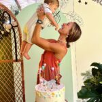 Júlia Mendes Instagram - Um dia cheio de amor! Batizado e 1 ano do meu sobrinho que é também meu afilhado. Esses pequenos são minha vida! Ser tia é algo inexplicável! Obrigada por me dar esse presente! @mcm654 ♥️