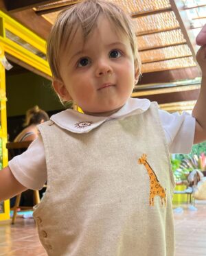 Júlia Mendes Instagram - Um dia cheio de amor! Batizado e 1 ano do meu sobrinho que é também meu afilhado. Esses pequenos são minha vida! Ser tia é algo inexplicável! Obrigada por me dar esse presente! @mcm654 ♥️