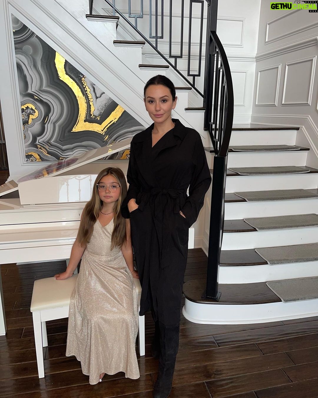 JWoww Instagram - Ready for a fun weekend in @FashionNova @Novakids 💖