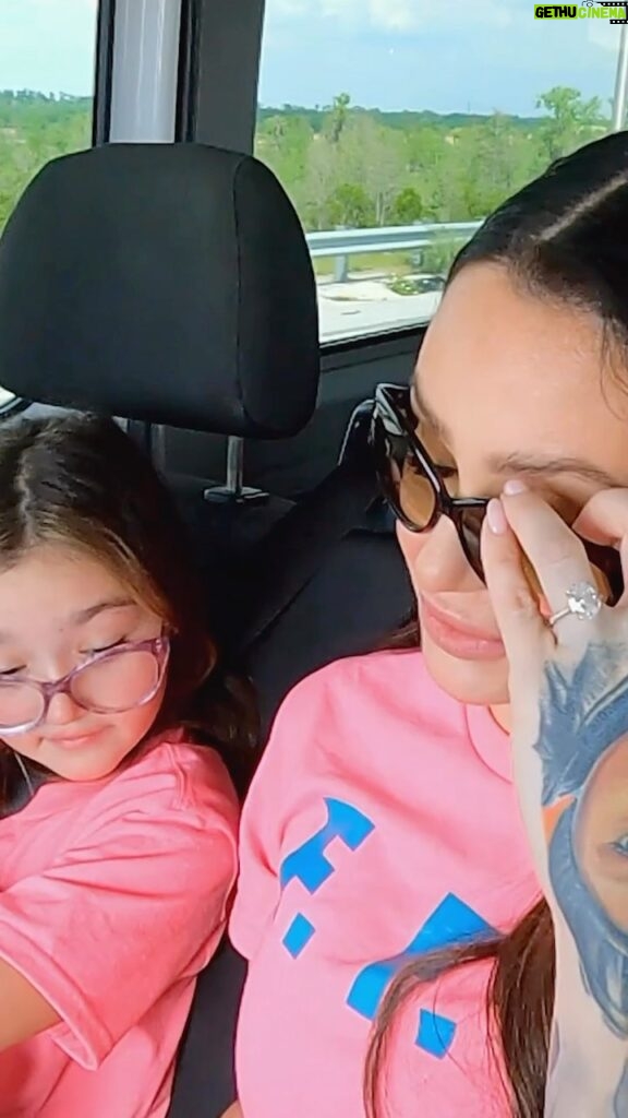 JWoww Instagram - I know my kids will be on their best behavior, but I just hope my roomies are 🙈 We’re headed to Orlando on tonight’s new #JSFamilyVacation, starting at 8/7c on @MTV!