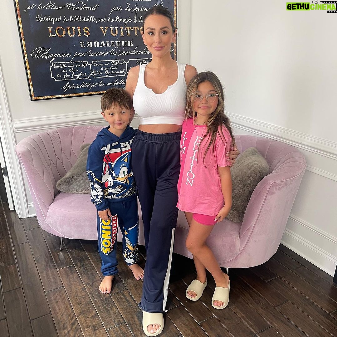 JWoww Instagram - Hope everyone had a great holiday weekend ❤️ Wearing @NovaKids @FashionNova