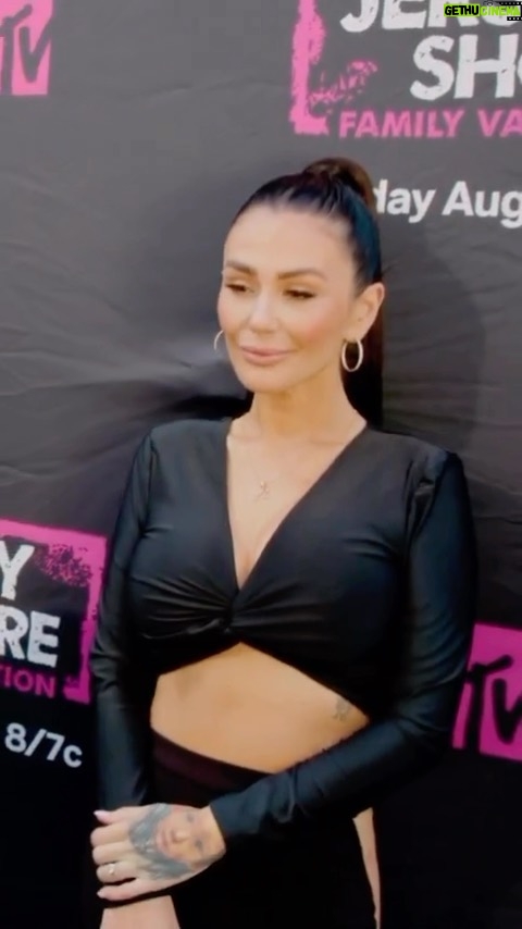 JWoww Instagram - Happy #Jerzday 🔥 don’t miss the season premiere of JSFamilyVacation tonight at 8pm on @MTV @jerseyshore