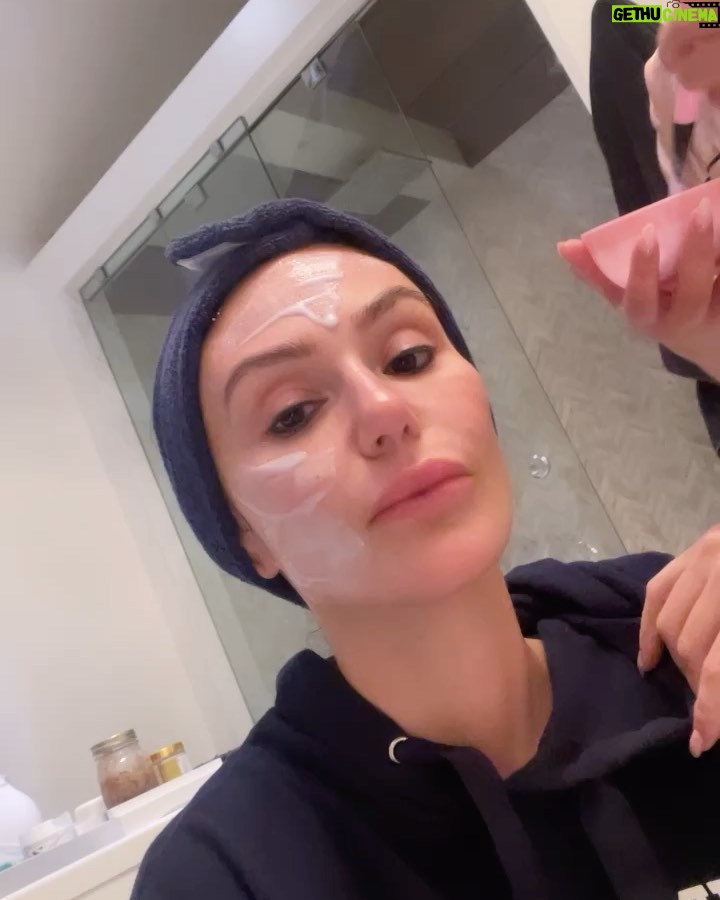 JWoww Instagram - Facial appointment 🔥 @meilanimathews