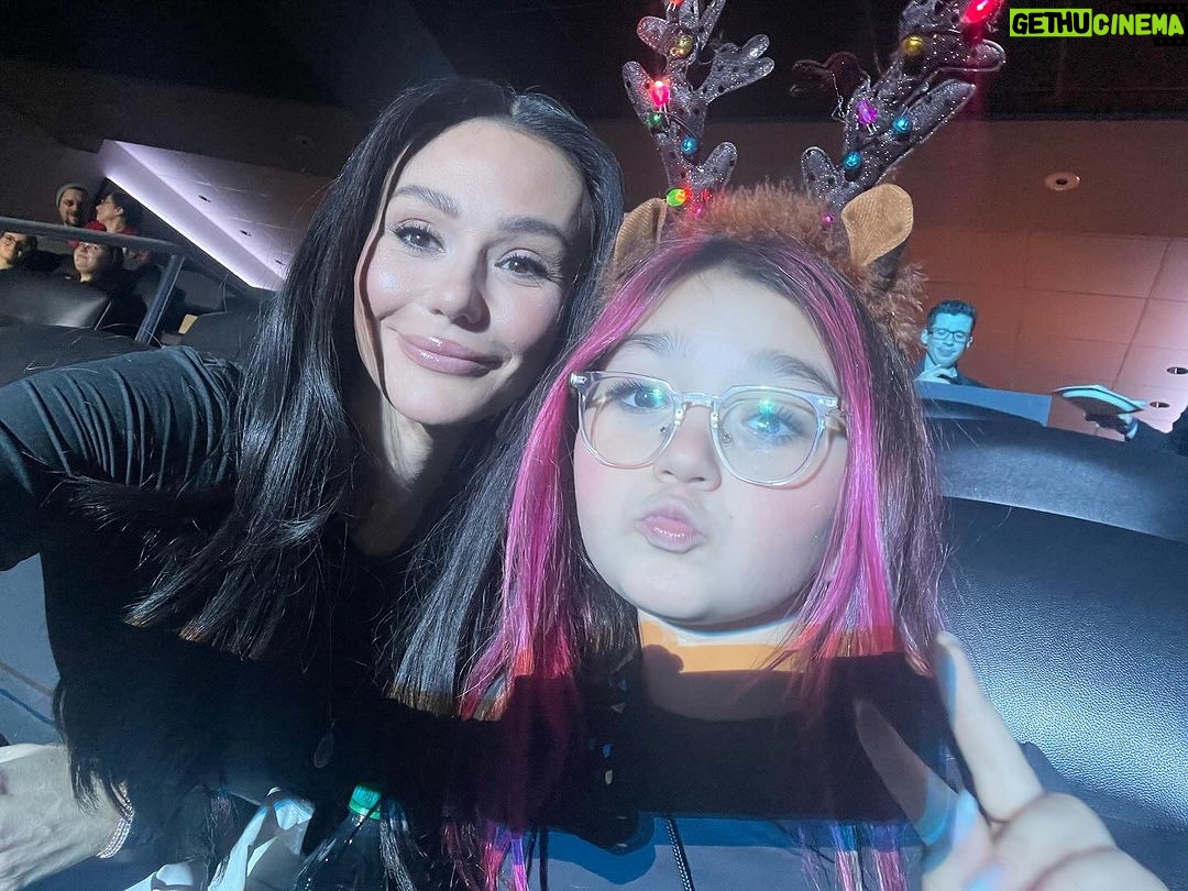 JWoww Instagram - Last weeks jingle ball @iheartradio with my babies… we also got to check out their @kulturecity sensory room 🙏🏼 Disclaimer to all the Karen’s @meilanimathews hair was a temporary color she wanted for getting good grades soooo ✌🏼