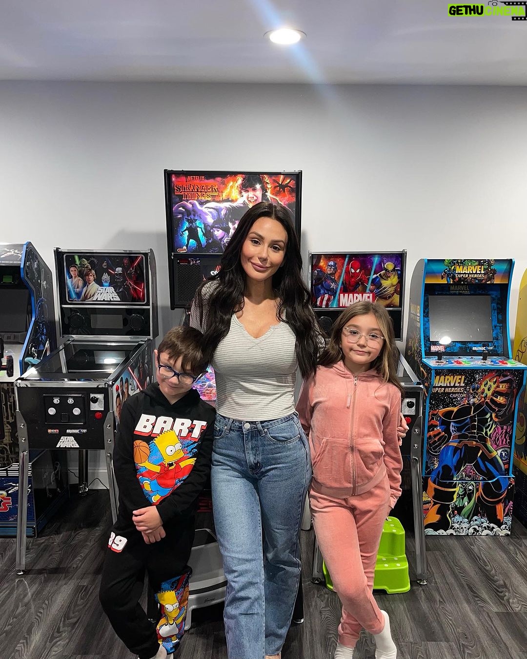 JWoww Instagram - Game night in @FashionNova @NovaKids