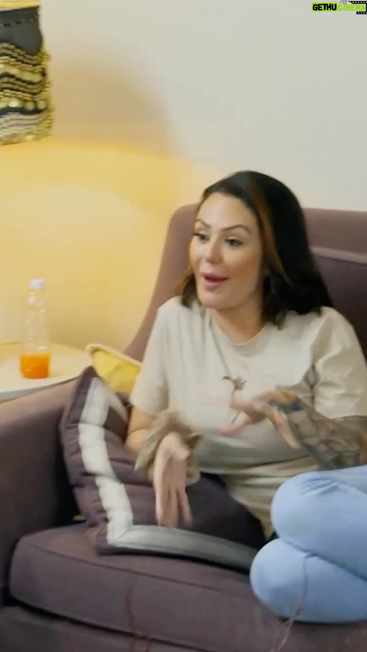 JWoww Instagram - Another Jerzday means another crazy new #JSFamilyVacation 😅 Get your drinks ready and I’ll see you at 8p on @mtv! 🥂