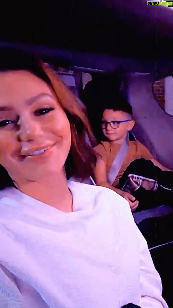 JWoww Instagram - It’s vacation time! ✈️ A chaotic, can’t-miss episode of #JSFamilyVacation is on tonight at 8p on @mtv ✨