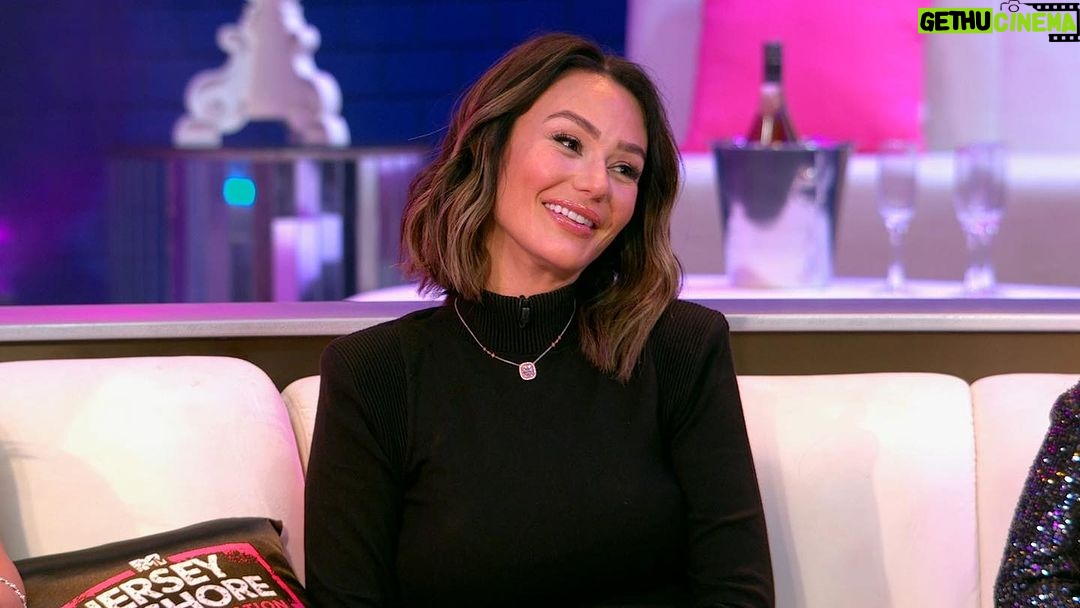JWoww Instagram - The tea is HOT ☕️👀 Watch Part 2 of the #JSFamilyVacation reunion tonight at 8p on @mtv! 🔥