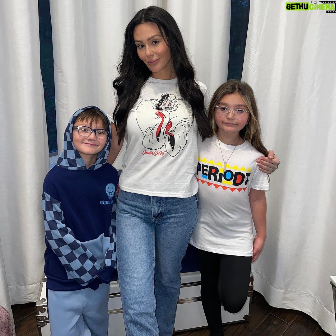 JWoww Instagram - Chill days in @FashionNova @NovaKids 💙