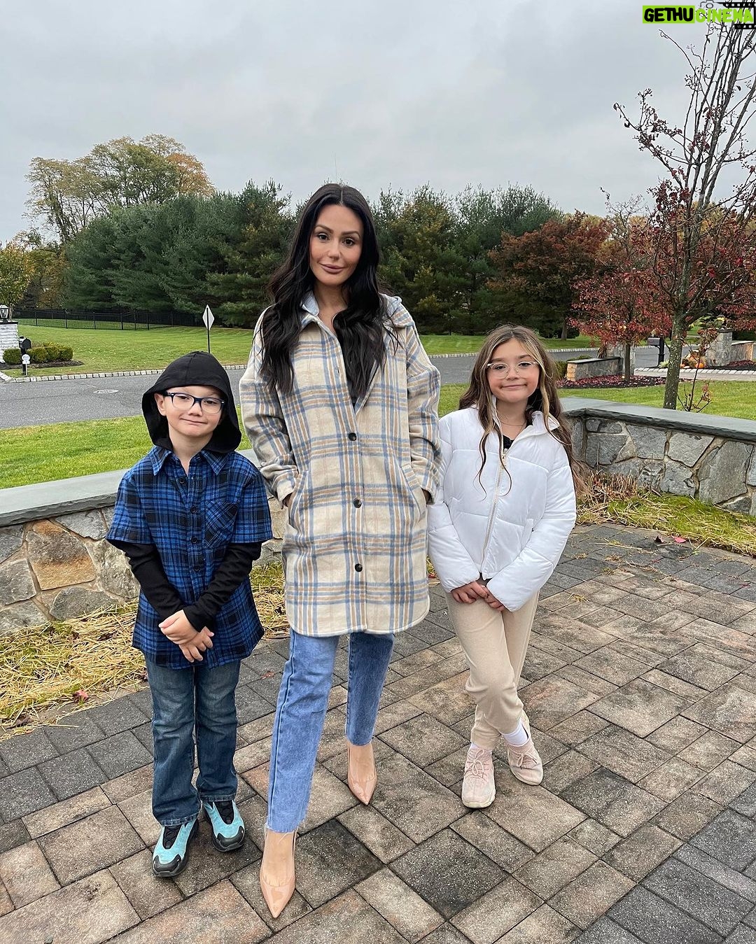 JWoww Instagram - Fall vibes 🍂 in @FashionNova @NovaKids