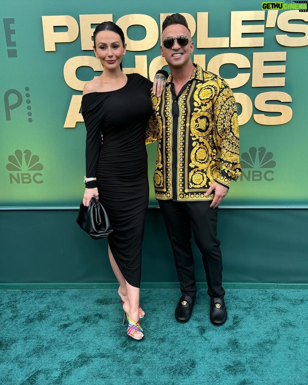 JWoww Instagram - A night to remember 🙏🏼 thank you so much @mtv and @peopleschoice for the incredible evening #jsfamilyvacation @eentertainment