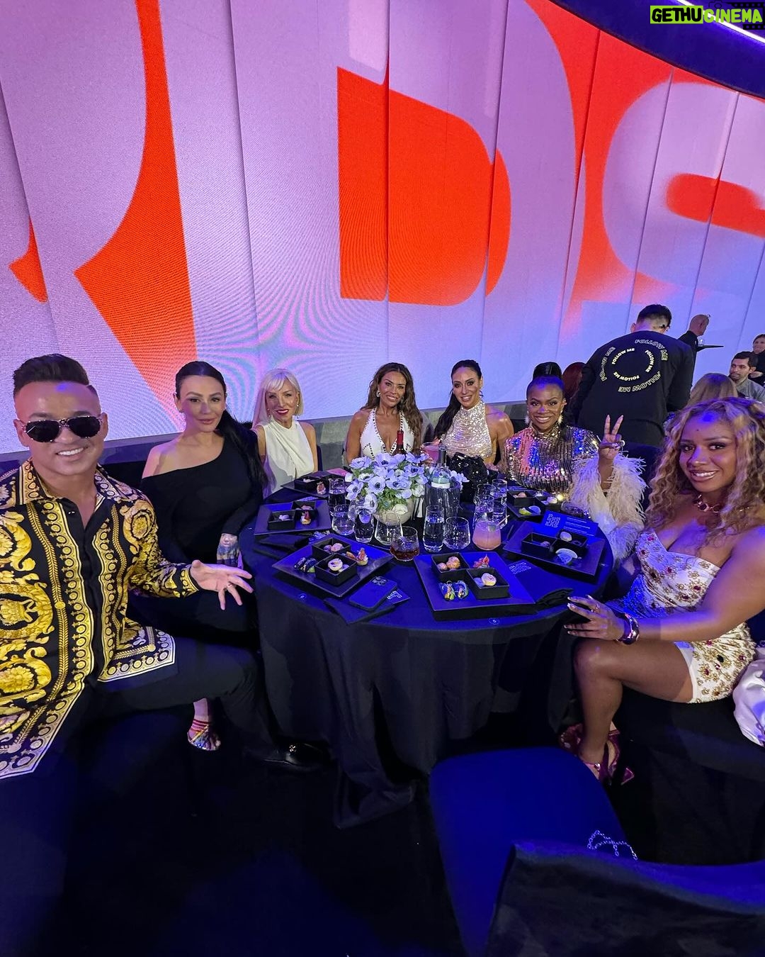 JWoww Instagram - A night to remember 🙏🏼 thank you so much @mtv and @peopleschoice for the incredible evening #jsfamilyvacation @eentertainment