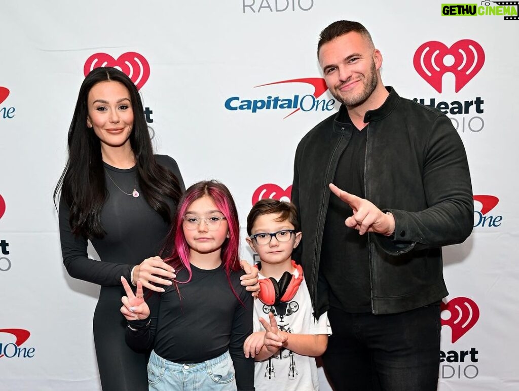 JWoww Instagram - Last weeks jingle ball @iheartradio with my babies… we also got to check out their @kulturecity sensory room 🙏🏼 Disclaimer to all the Karen’s @meilanimathews hair was a temporary color she wanted for getting good grades soooo ✌🏼