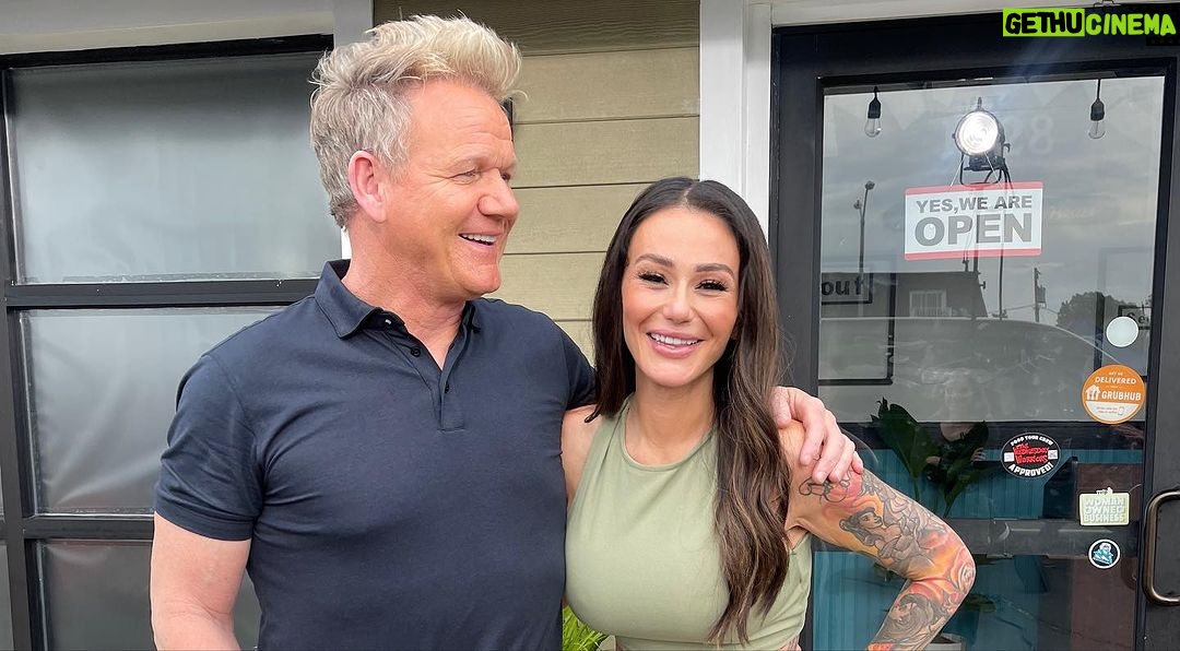 JWoww Instagram - Carbs are here! Catch me on the two hour season finale of #KitchenNightmares tonight on @foxtv! 🤩 @gordongram