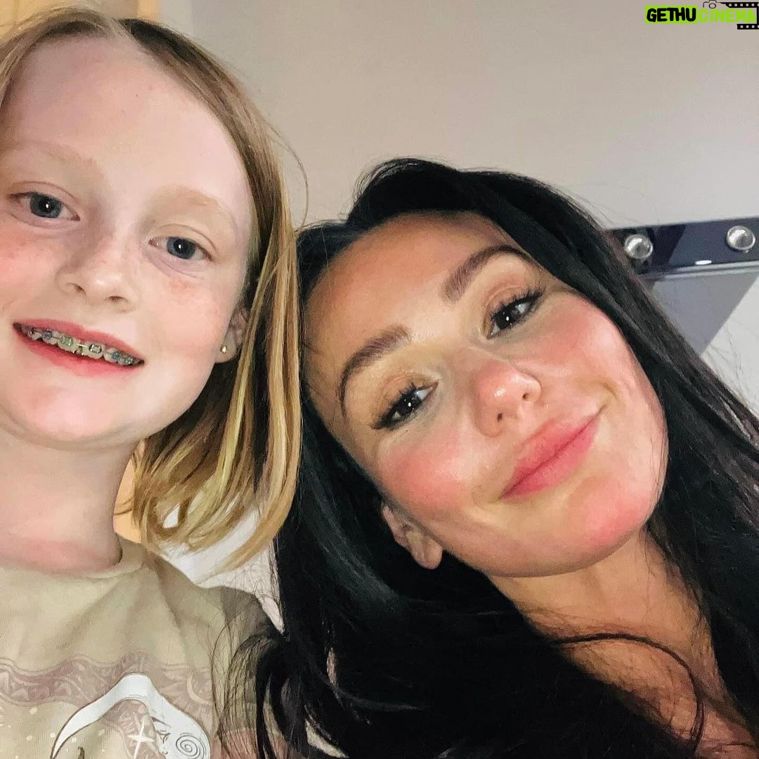 JWoww Instagram - Thankful to spend the holidays with my family ๐๐ผ some of them I havenโt seen since before covid. Food was prepared by @eatcleanbro so all had to worry about was eating and being with the ones I love ๐ ๐ฅน