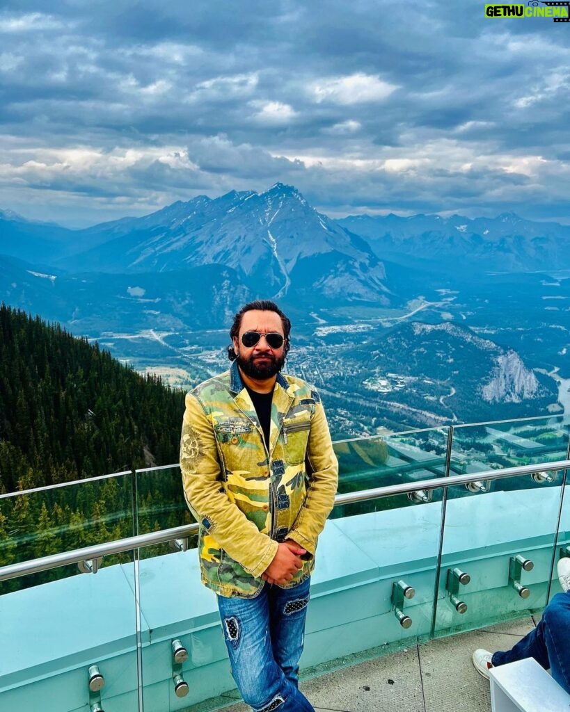 Jabar Abbas Instagram - Heaven on earth . Visited an amazing place #banff #Albarta canada . Thank you Syed Ahmad Umayma Sheikh and my brother Waseem Abbas for a wonderful day ❤️ love you all . Banff-Nationalpark