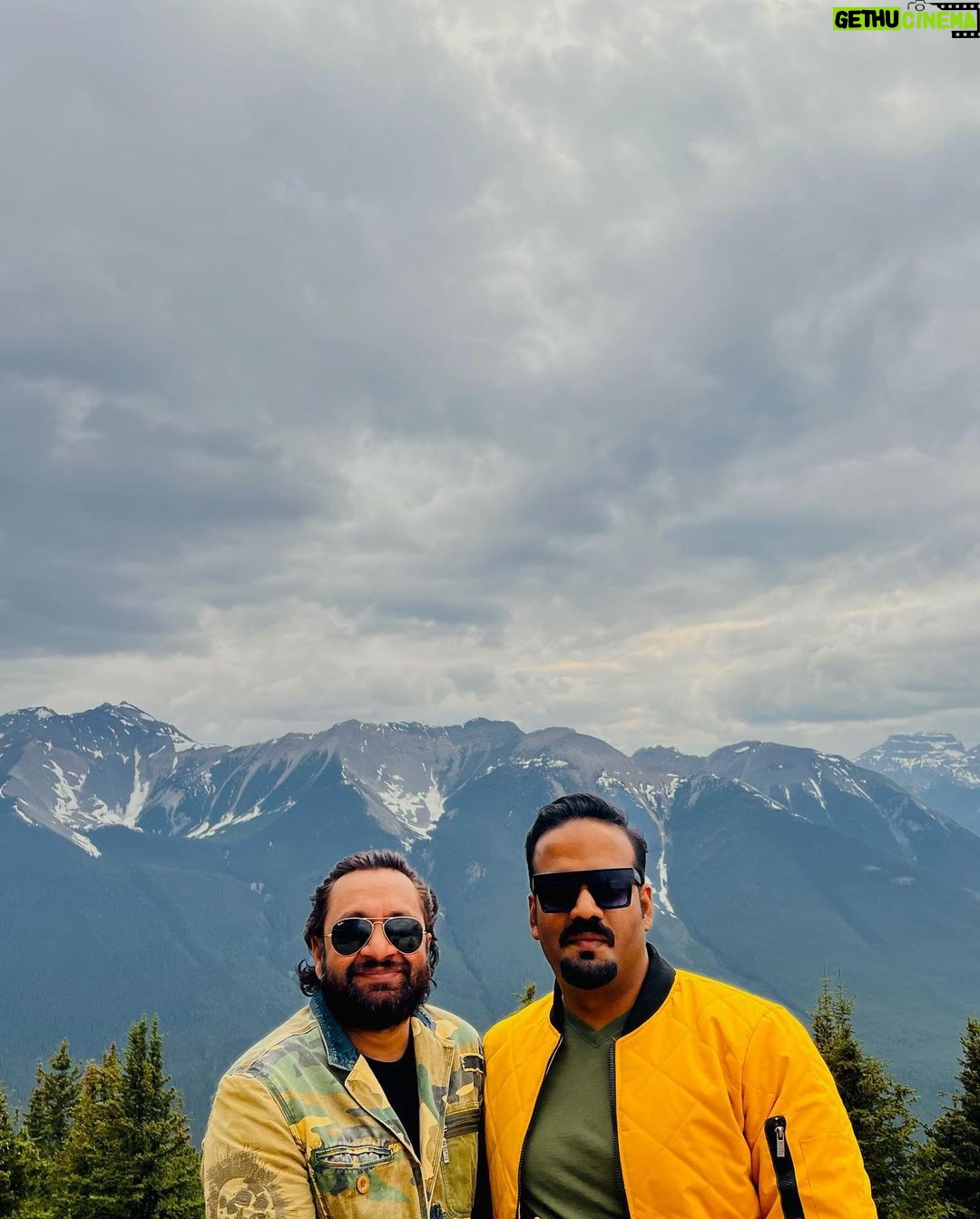 Jabar Abbas Instagram - Heaven on earth . Visited an amazing place #banff #Albarta canada . Thank you Syed Ahmad Umayma Sheikh and my brother Waseem Abbas for a wonderful day ❤️ love you all . Banff-Nationalpark