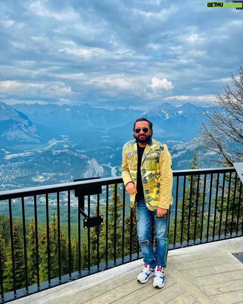 Jabar Abbas Instagram - Heaven on earth . Visited an amazing place #banff #Albarta canada . Thank you Syed Ahmad Umayma Sheikh and my brother Waseem Abbas for a wonderful day ❤️ love you all . Banff-Nationalpark