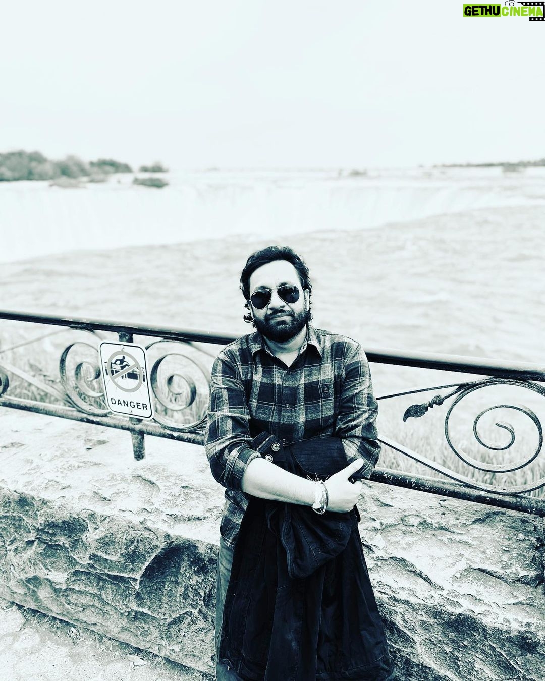 Jabar Abbas Instagram - Delighted to be back at Niagara Falls Toronto canada Thanks to scope 360 Umayma Sheikh Syed Ahmad and my dear Waseem Abbas for this amazing day out again ❤️❤️ love you all Canada sufi Tour 2023