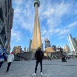 Jabar Abbas Instagram - Day out with friends at CN tower , Canada . Thank you Sister Muneeba sheikh , Umayma sheikh Harsh and Waseem bhai for lovely time ❤️❤️ CN Tower，Toronto，CANADA