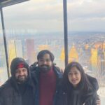 Jabar Abbas Instagram - Day out with friends at CN tower , Canada . Thank you Sister Muneeba sheikh , Umayma sheikh Harsh and Waseem bhai for lovely time ❤️❤️ CN Tower，Toronto，CANADA